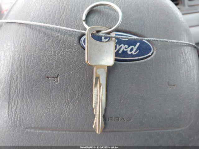 Ford Crown Victoria Police Image 15