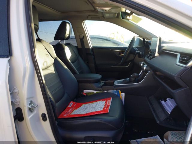 Toyota RAV4 Limited Image 4