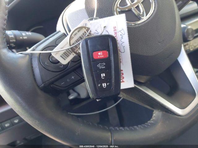 Toyota RAV4 Limited Image 11