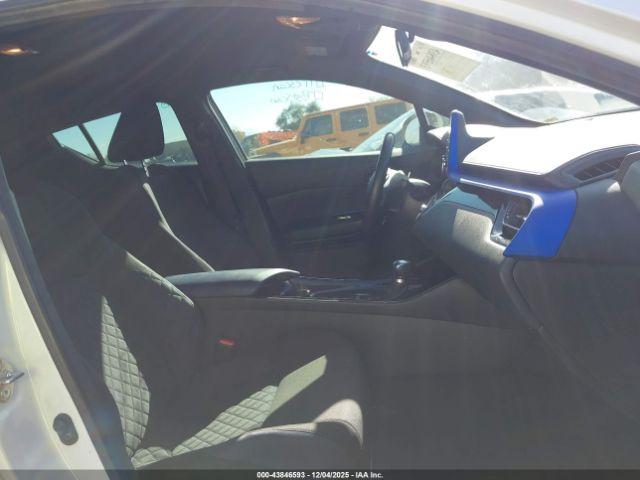 Toyota C-HR Xle Image 4