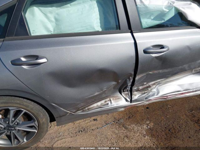 Kia Forte Lxs Image 3