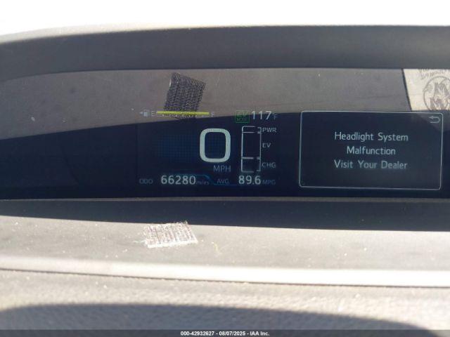 Toyota Prius Prime Le Image 10