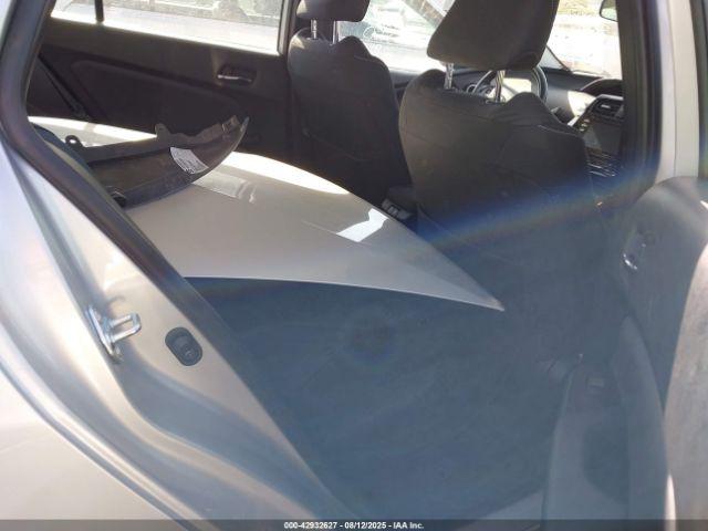 Toyota Prius Prime Le Image 13