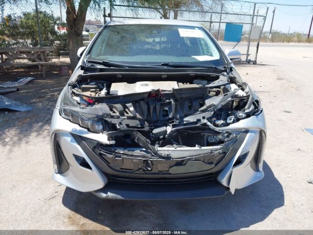 Toyota Prius Prime Le Image 14