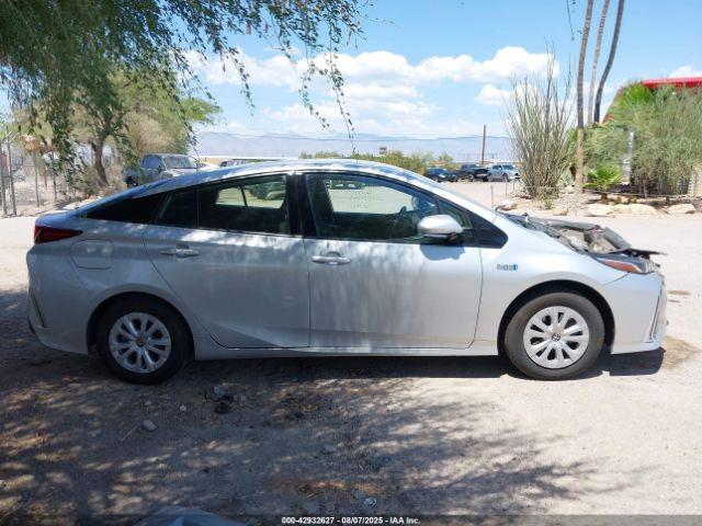 Toyota Prius Prime Le Image 16