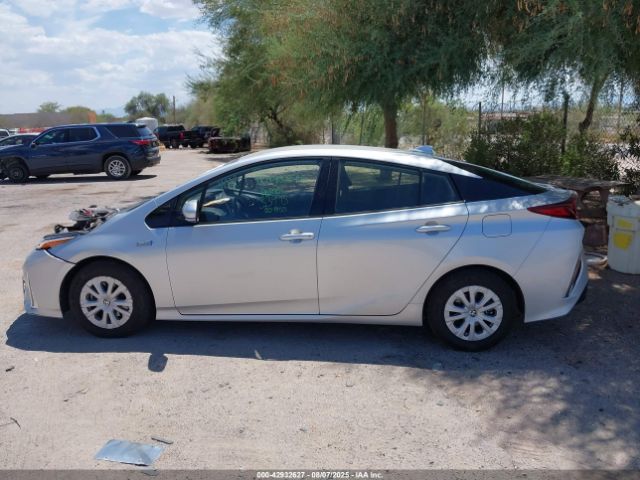 Toyota Prius Prime Le Image 4