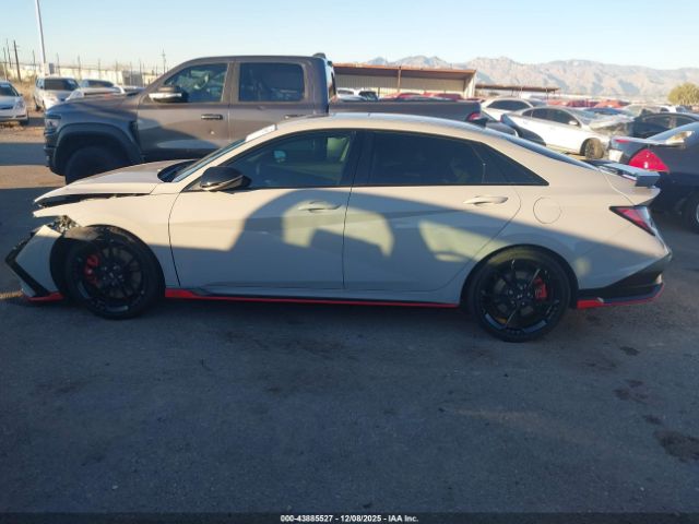 Hyundai ELANTRA Image 14