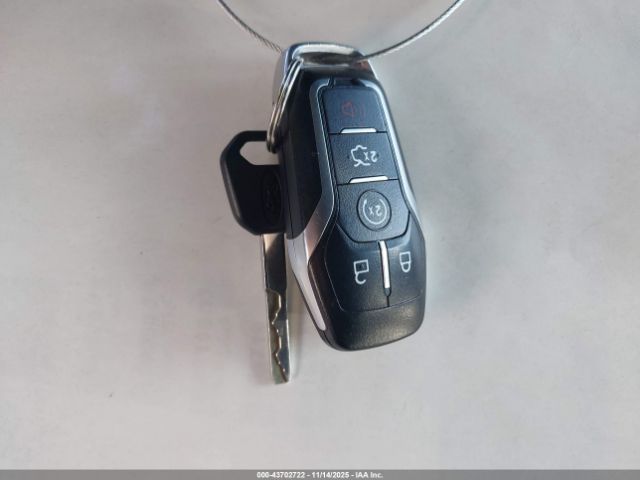 Ford Explorer Platinum Image 2