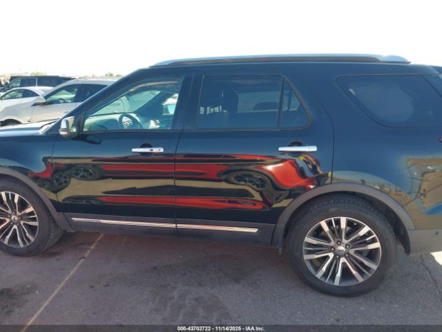 Ford Explorer Platinum Image 6