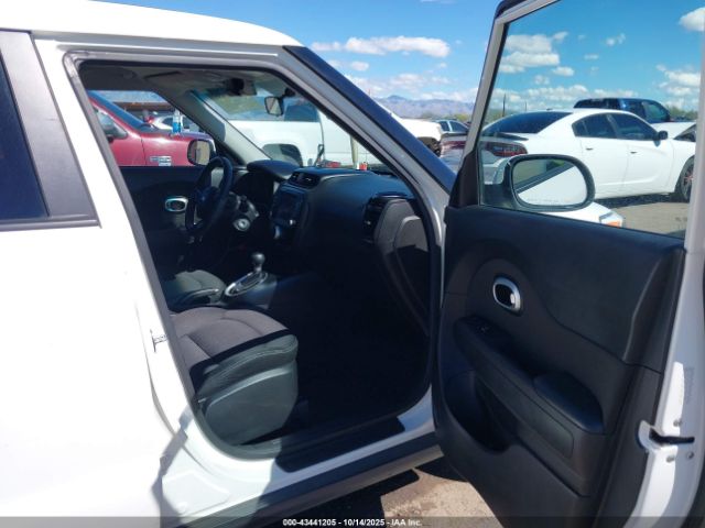 Kia Soul + Image 17