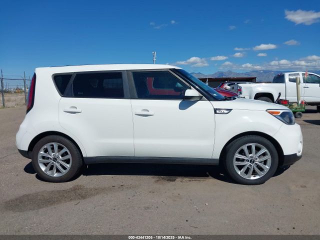 Kia Soul + Image 11