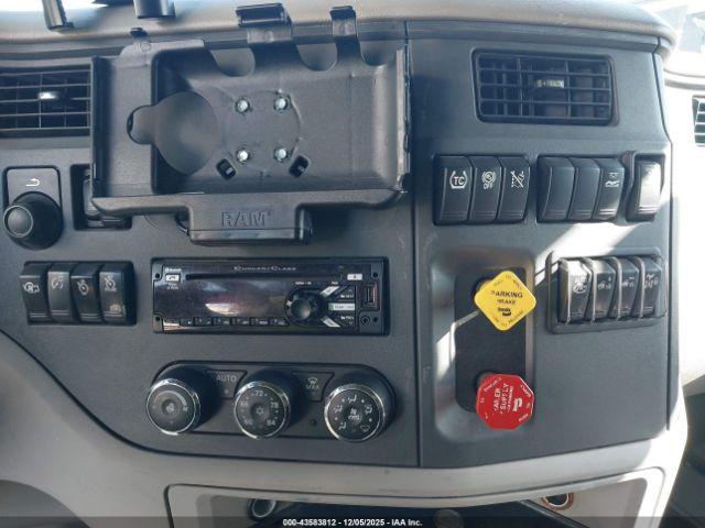 Peterbilt 579 Image 2