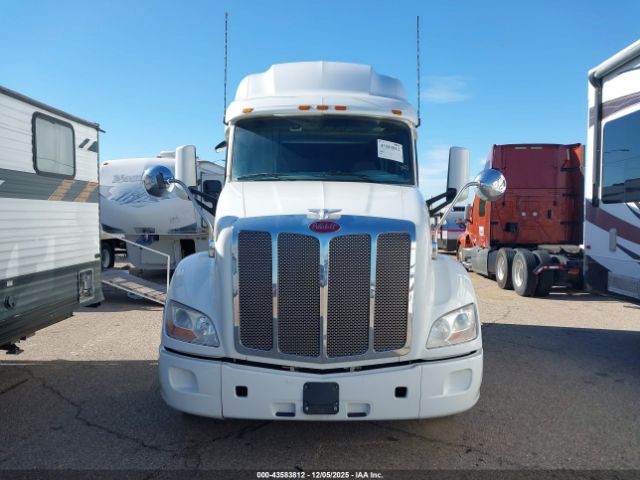 Peterbilt 579 Image 7