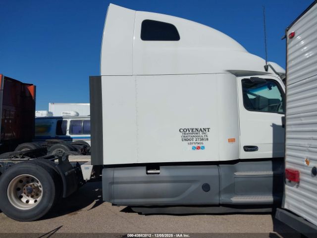 Peterbilt 579 Image 10