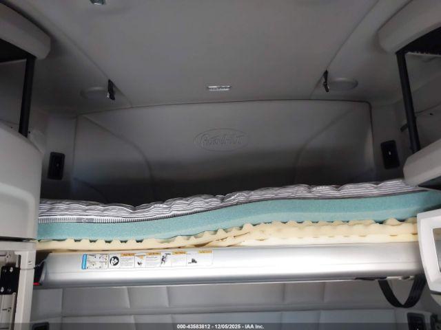 Peterbilt 579 Image 4