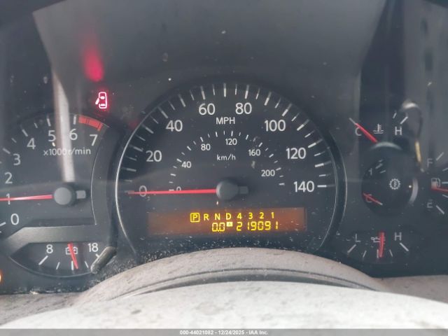 Nissan Titan Se Image 8