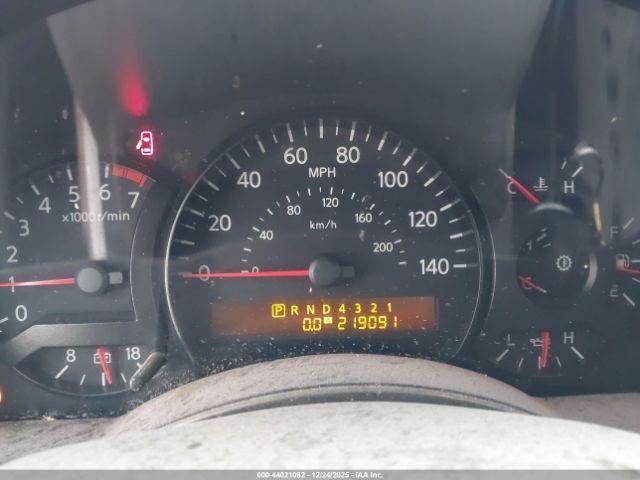 Nissan Titan Se Image 8