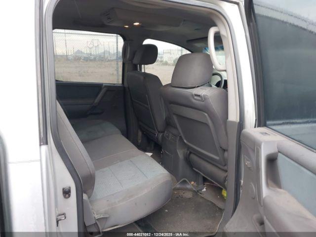 Nissan Titan Se Image 7