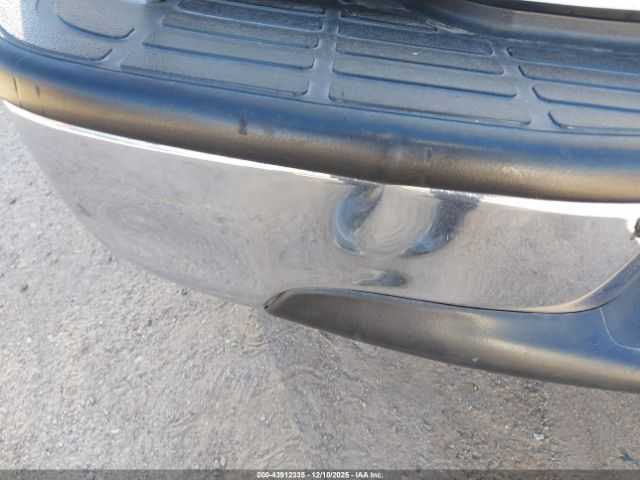 GMC Yukon Sle Image 6