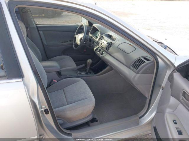 Toyota Camry Le V6 Image 6