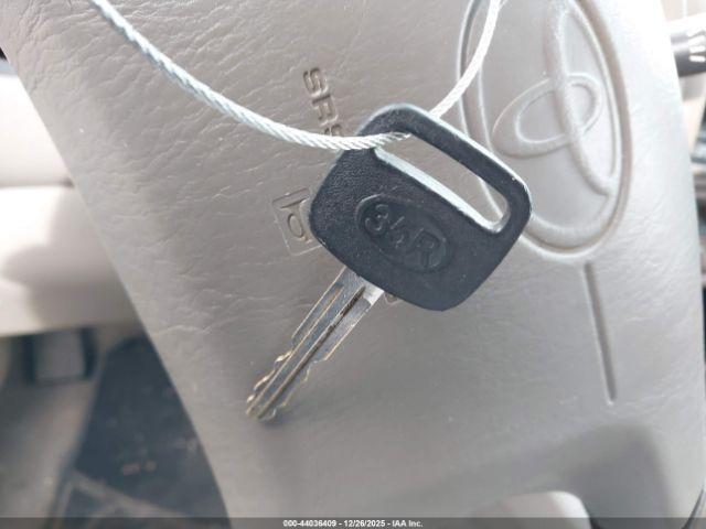 Toyota Corolla Ce Image 6