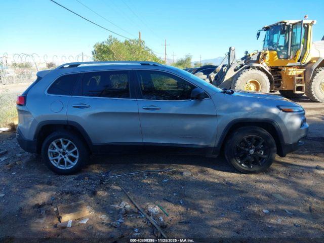Jeep Cherokee Latitude Image 14