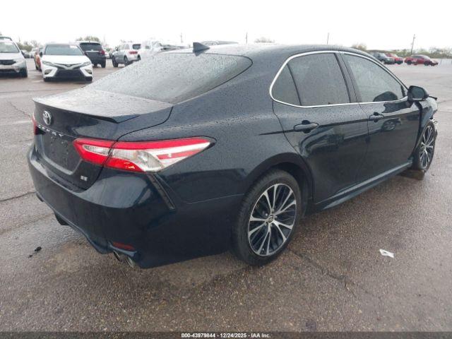 Toyota Camry Se Image 12