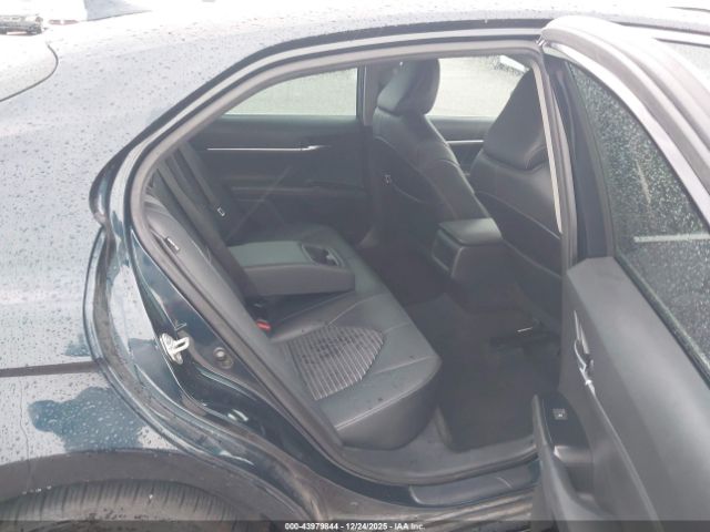 Toyota Camry Se Image 8