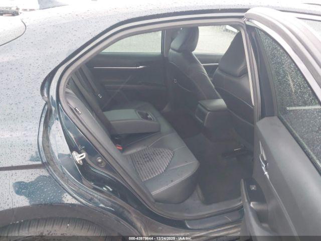 Toyota Camry Se Image 8