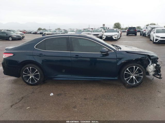 Toyota Camry Se Image 17