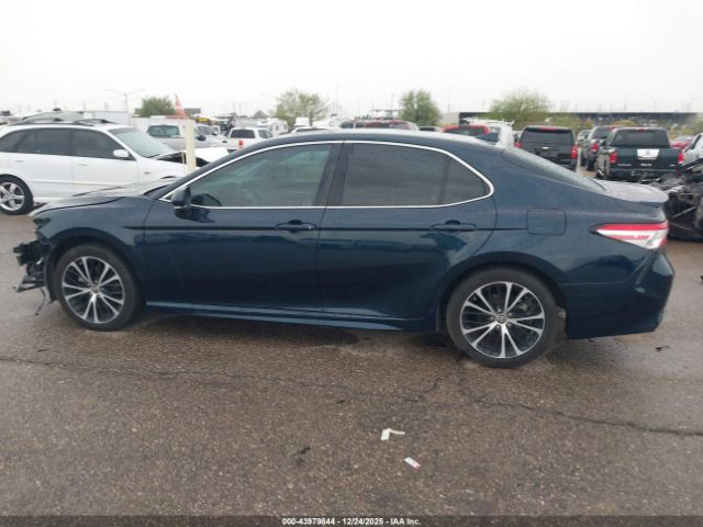 Toyota Camry Se Image 6