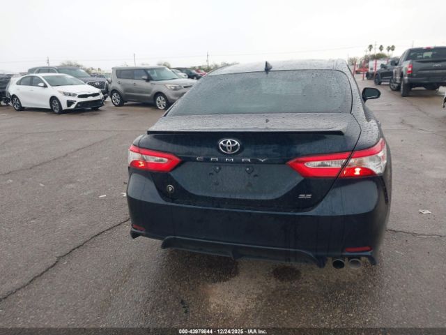 Toyota Camry Se Image 2