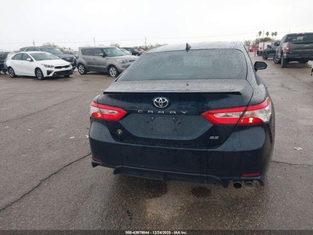 Toyota Camry Se Image 2