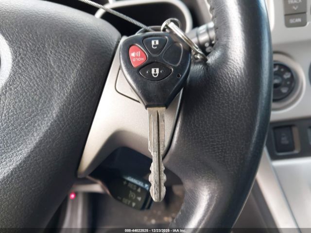 Toyota Matrix S Image 11