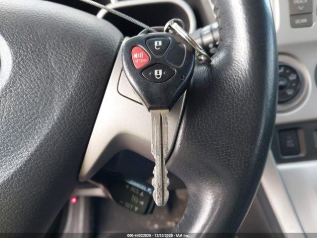 Toyota Matrix S Image 11