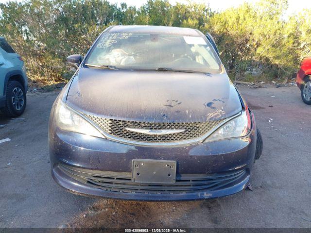 Chrysler Pacifica Touring Image 14