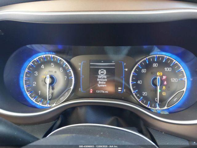 Chrysler Pacifica Touring Image 15