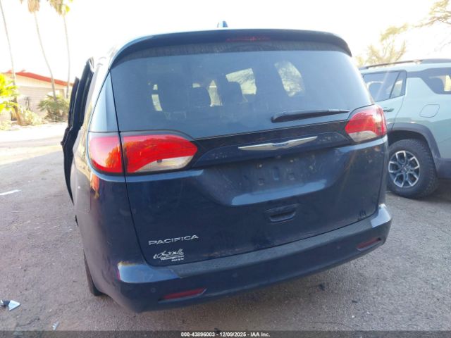 Chrysler Pacifica Touring Image 13