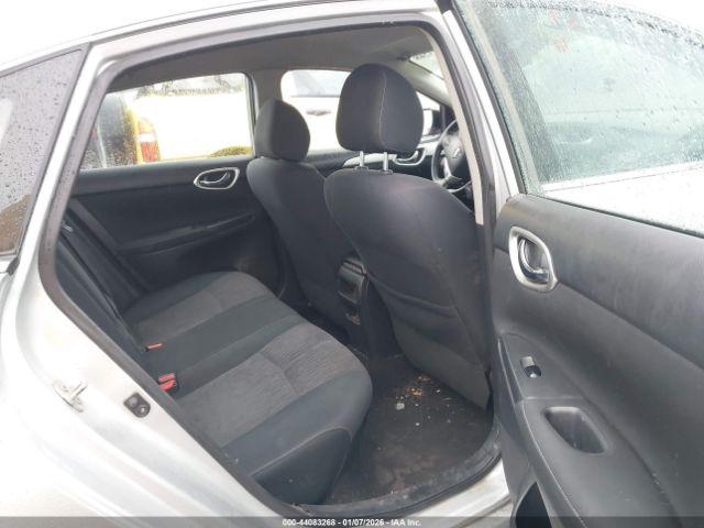 Nissan Sentra Image 5