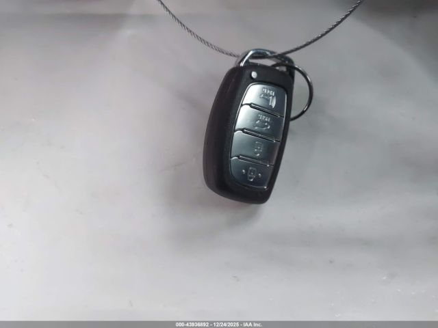 Hyundai TUCSON Night Image 16