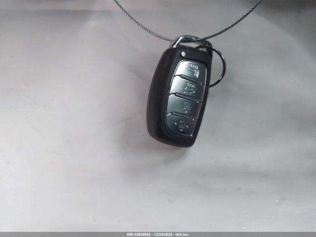 Hyundai TUCSON Night Image 16