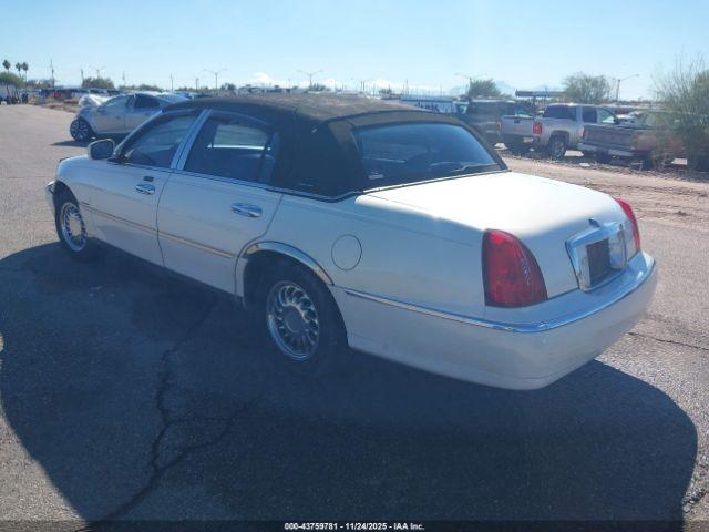 Lincoln Towncar Signature Image 9