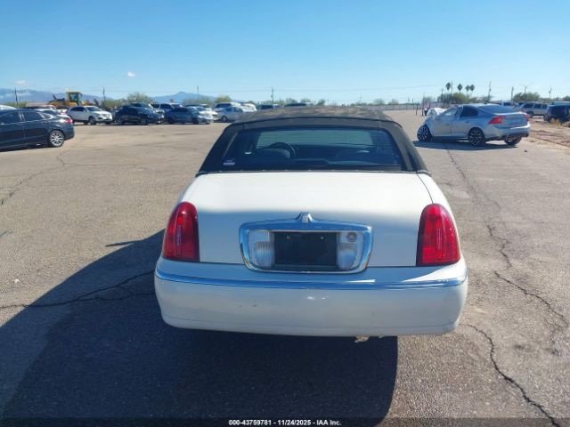 Lincoln Towncar Signature Image 15