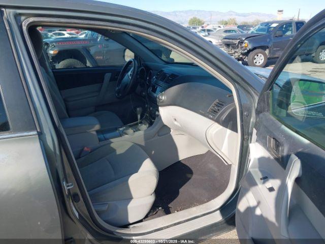 Toyota Highlander Base V6 Image 7