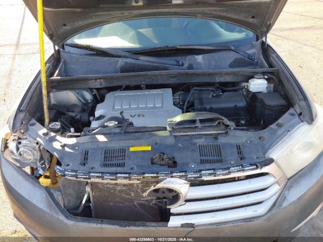 Toyota Highlander Base V6 Image 12