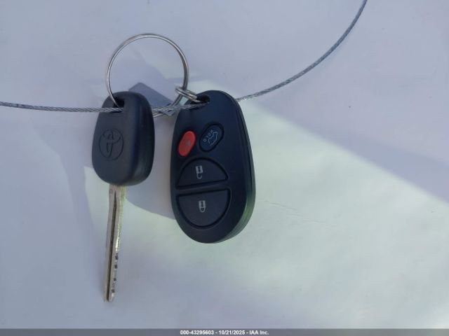 Toyota Highlander Base V6 Image 11