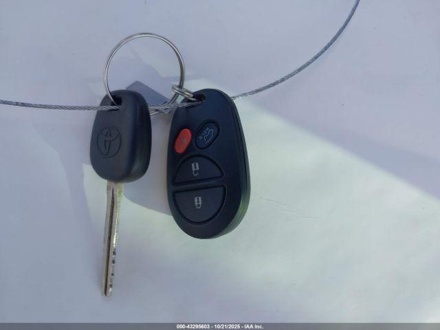 Toyota Highlander Base V6 Image 11