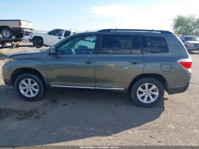 Toyota Highlander Base V6 Image 16