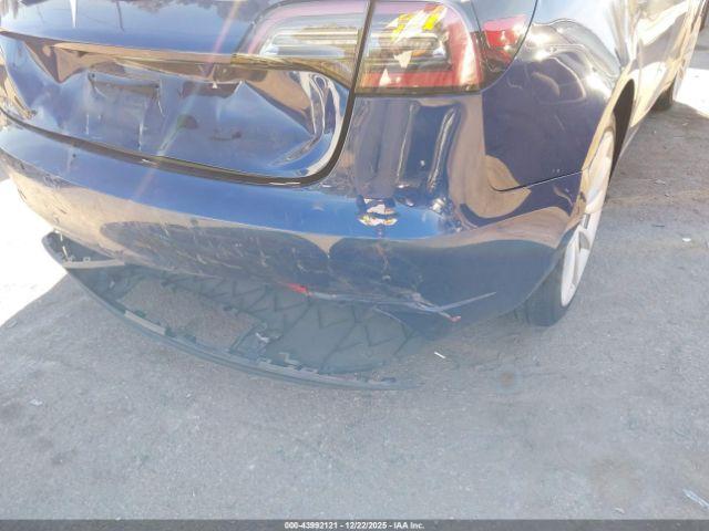 Tesla Model 3 Image 8