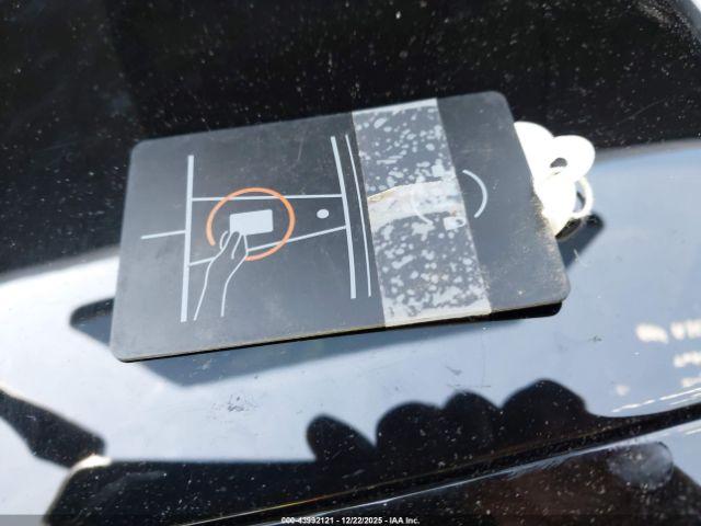 Tesla Model 3 Image 13